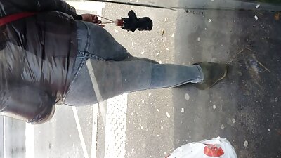 Barna ül egy kakas, míg Szőke nyalogatja sex apa lanya a nedves punci