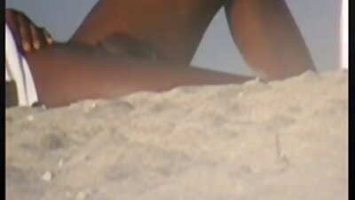 Sötét haj, akik szeretik a vibrátor együtt apa lánya sex játszani a kanapén
